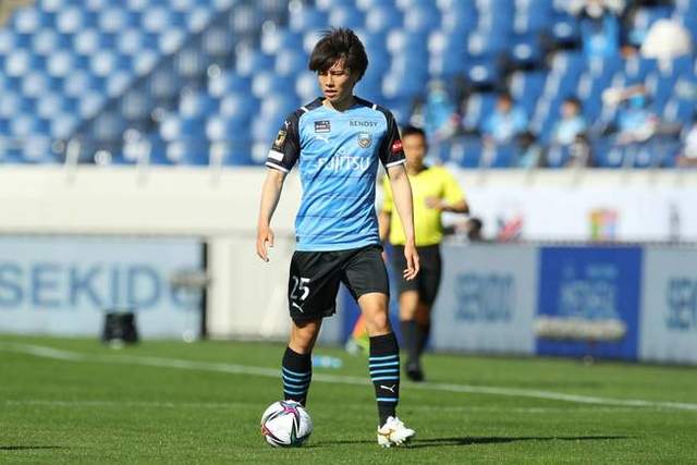 每体：关于巴萨用藤森给奥尔莫注册的猜测不实